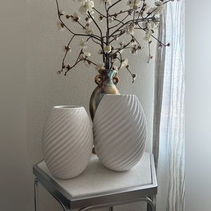 aesthetic spiral vase